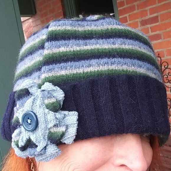 Upcycled handmade sweater hat - Picture 1 of 2